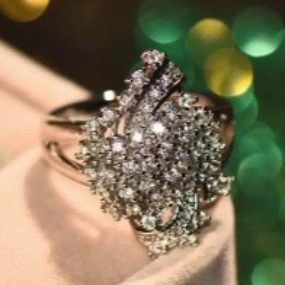 Inlaid Zirconia Women Ring size 8 - Picture 1 of 5